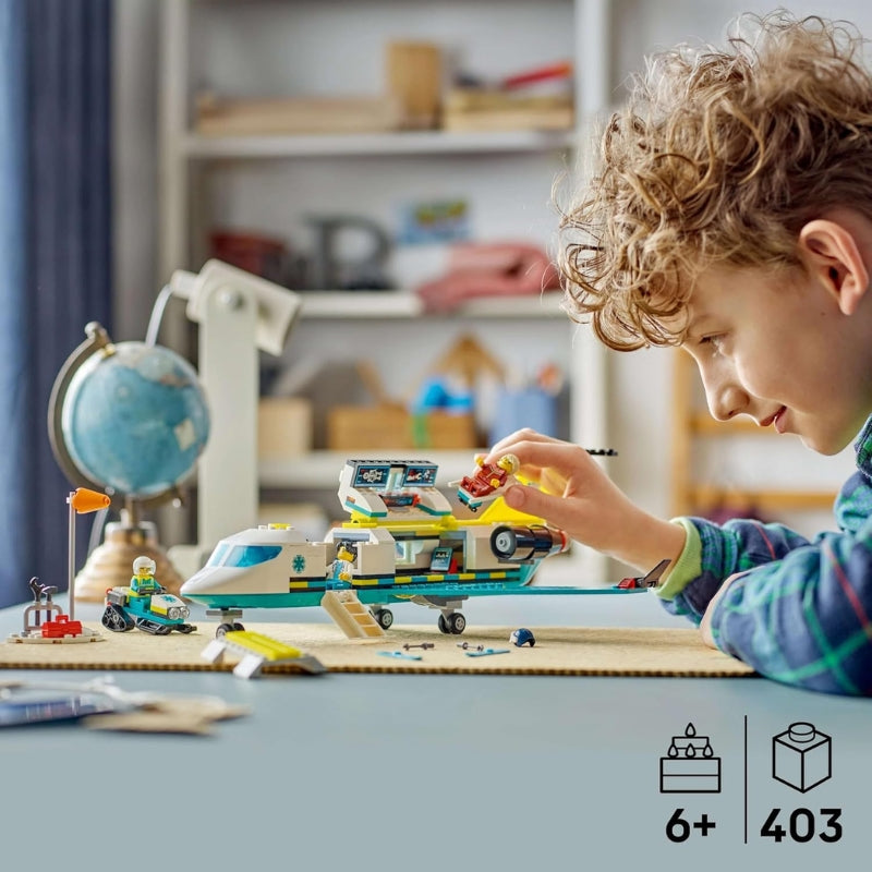 LEGO City L’Ambulance de Secours Aérienne – Maquette d’avion avec civière, motoneige et 4 figurines