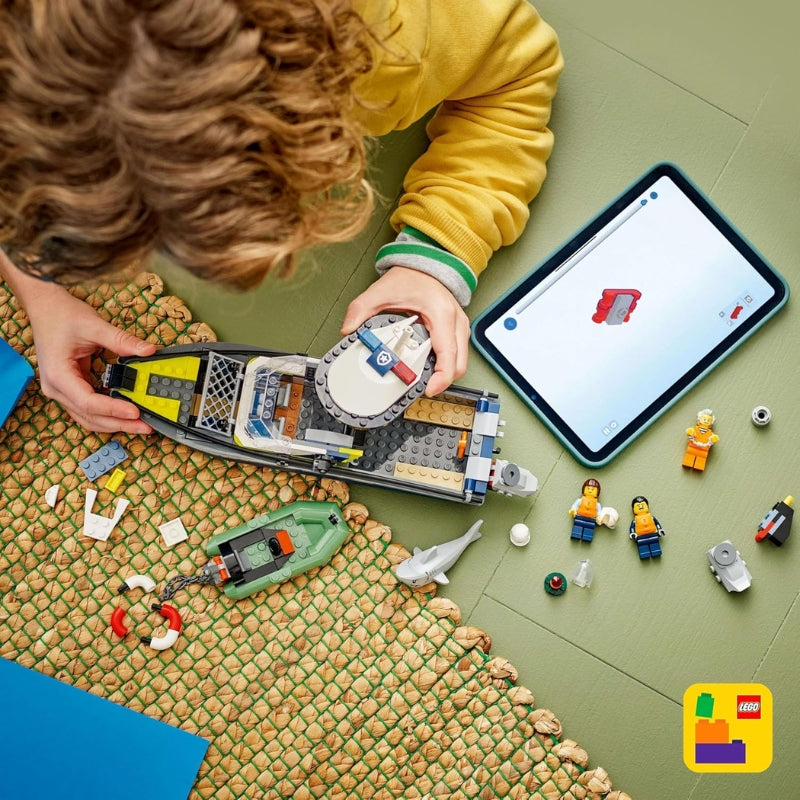 LEGO City La Course-Poursuite en Bateau de Police – Jouet de construction avec 2 bateaux, requin et 3 figurines dès 6 ans
