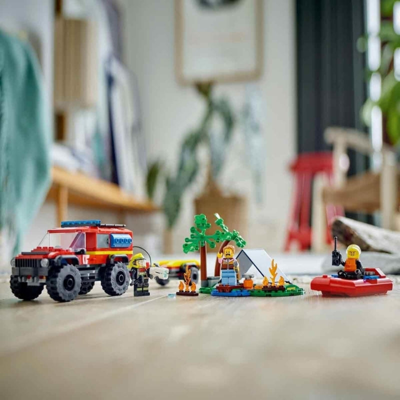 LEGO City Le Camion de Pompiers 4×4 et Le Canot de Sauvetage – Jouet de construction avec bateau, tente et Mini figurines de pompiers – Set 60412