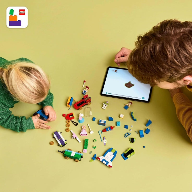 LEGO Disney et Pixar Voiture RC Toy Story – Train en Fête avec Buzz, Woody, Jessie et La Bergère