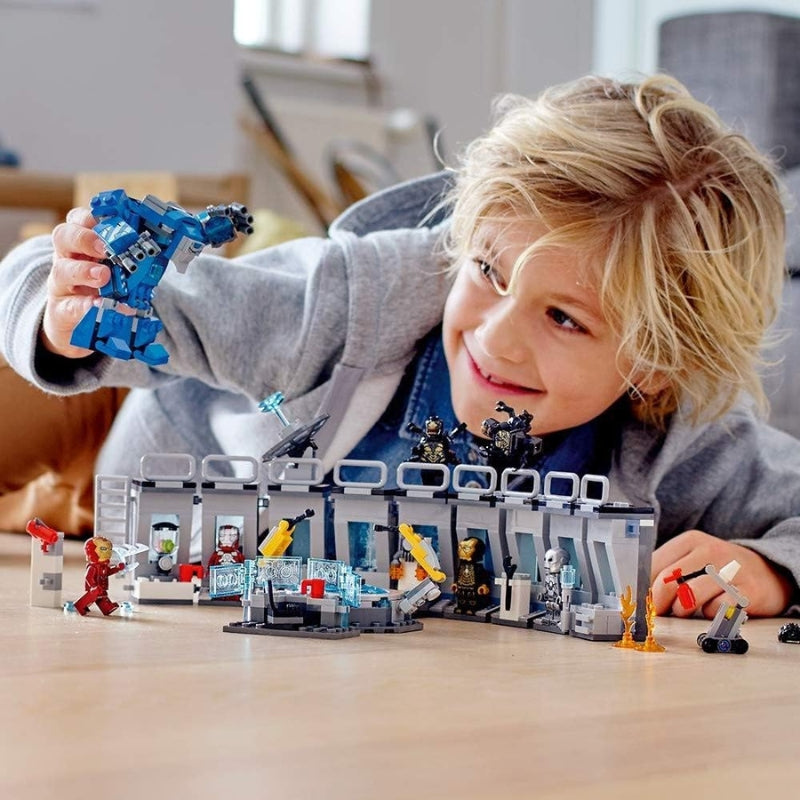 LEGO Marvel Super Heroes La salle des armures d’Iron Man – Set de construction avec 6 figurines