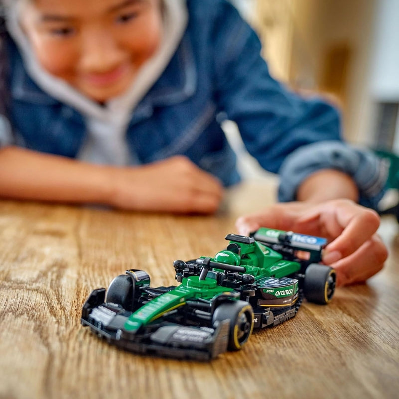 LEGO Speed Champions Voiture F1 Aston Martin AMR24 – Modèle de course avec mini figurine pilote dès 10 ans